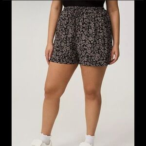 Torrid Floral Crinkle Shorts
